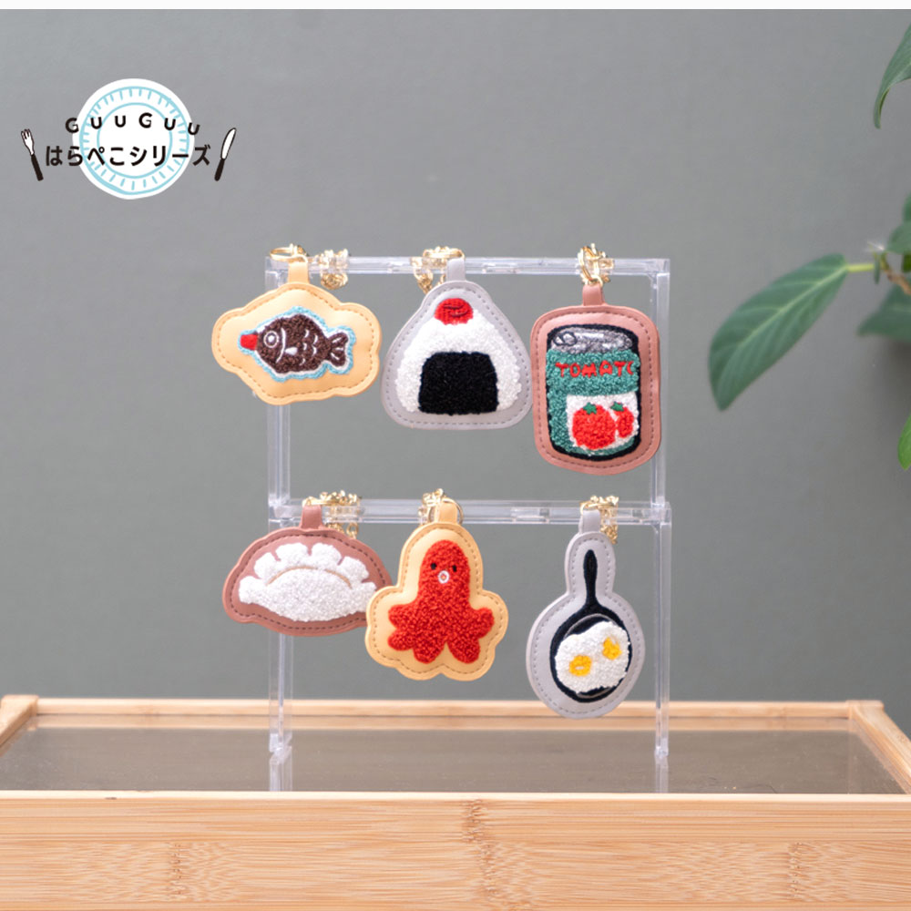 GuuGuuサガラ刺繍バッグチャームイメージ